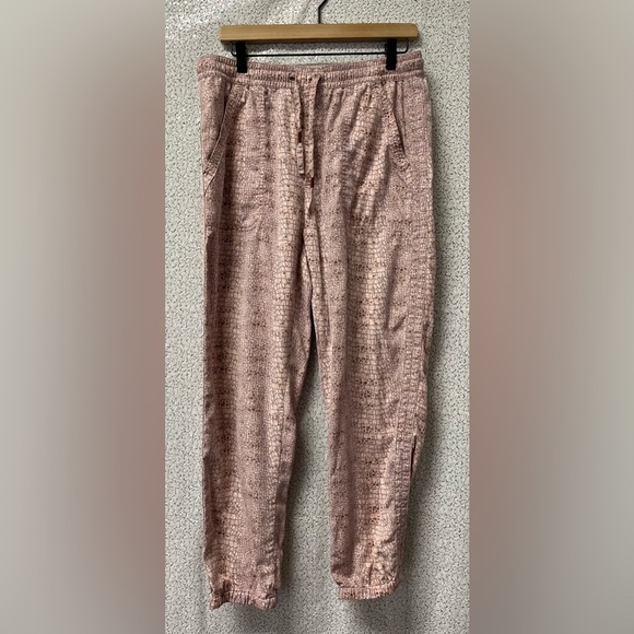 Anthropologie Orana Printed Joggers Pink Snakeskin Print Pants | Size Medium - Picture 1 of 11